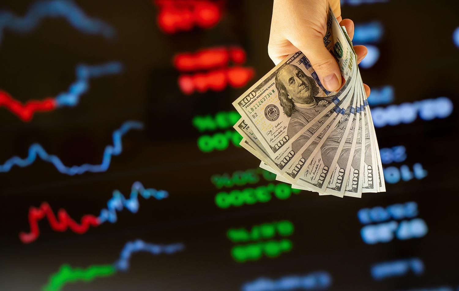 Официальный курс доллара вырос: сколько сегодня стоил доллар на межбанке - Экономика