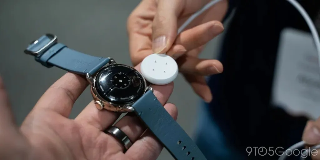 Так теперь смотрится зарядное устройство Pixel Watch 2 Так теперь смотрится зарядное устройство Pixel Watch 2