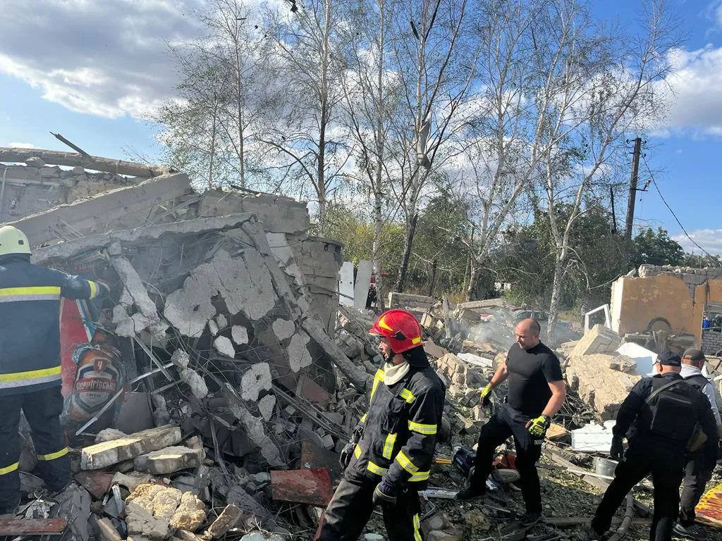 Росіяни обстріляли кафе і магазин у селі Гроза