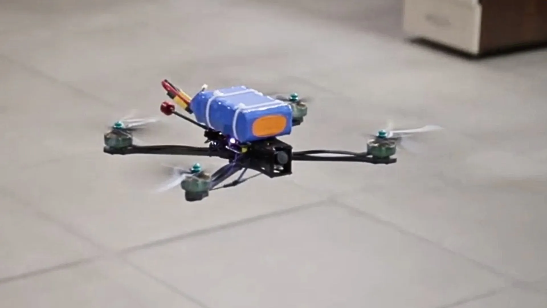 Такий дрон зазвичай використовують на невеликій відстані Такий дрон зазвичай використовують на невеликій відстані