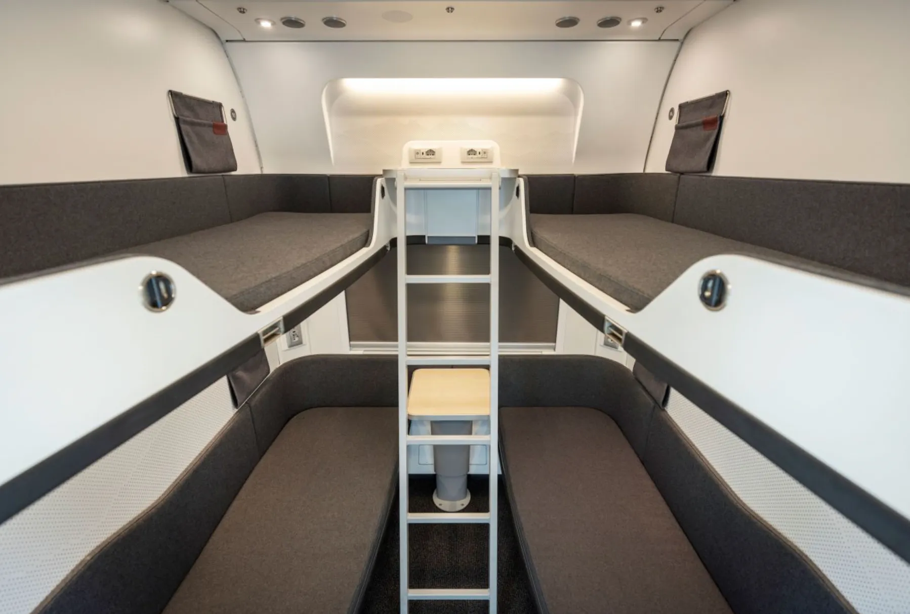 Звичайні чотиримісні купе в нових поїздах Звичайні чотиримісні купе в нових поїздах