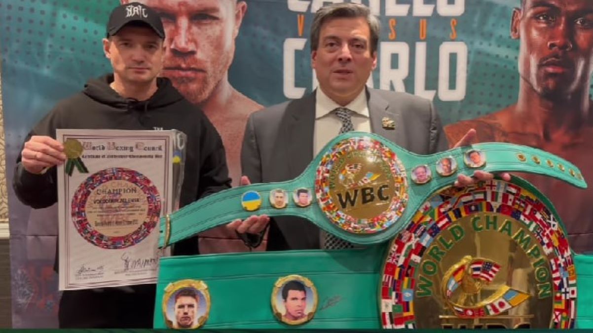 Президент WBC презентував спеціальний пояс для Зеленського