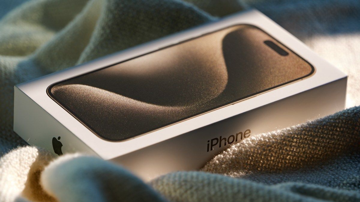 iPhone 15 Pro начал заряжать павербанк при подключении, а не наоборот