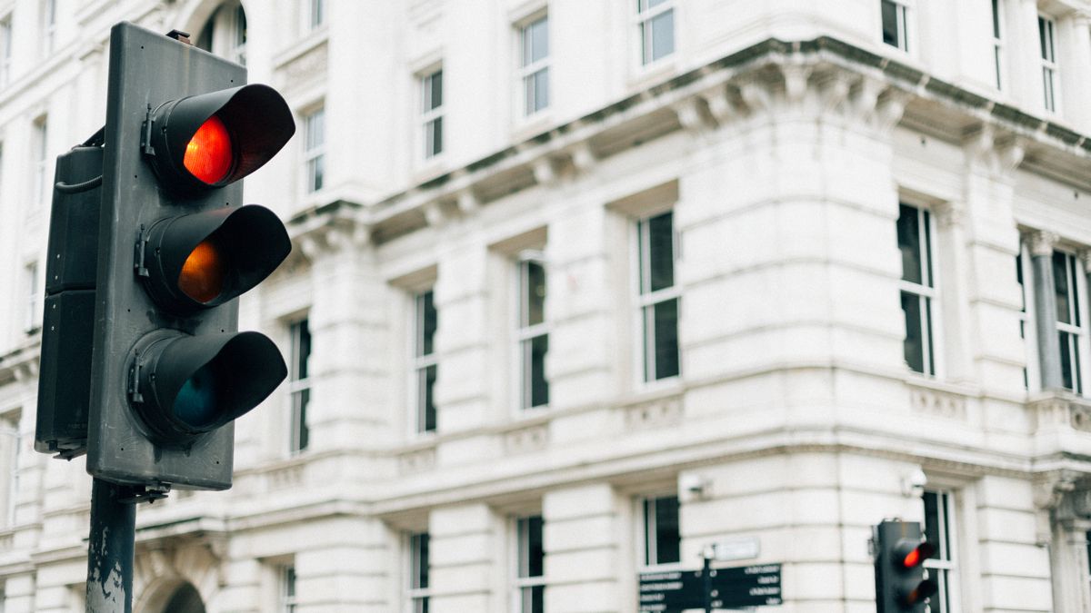 Искусственный интеллект обеспечивает зеленую волну водителям, управляя светофорами Искусственный интеллект обеспечивает зеленую волну водителям, управляя светофорами