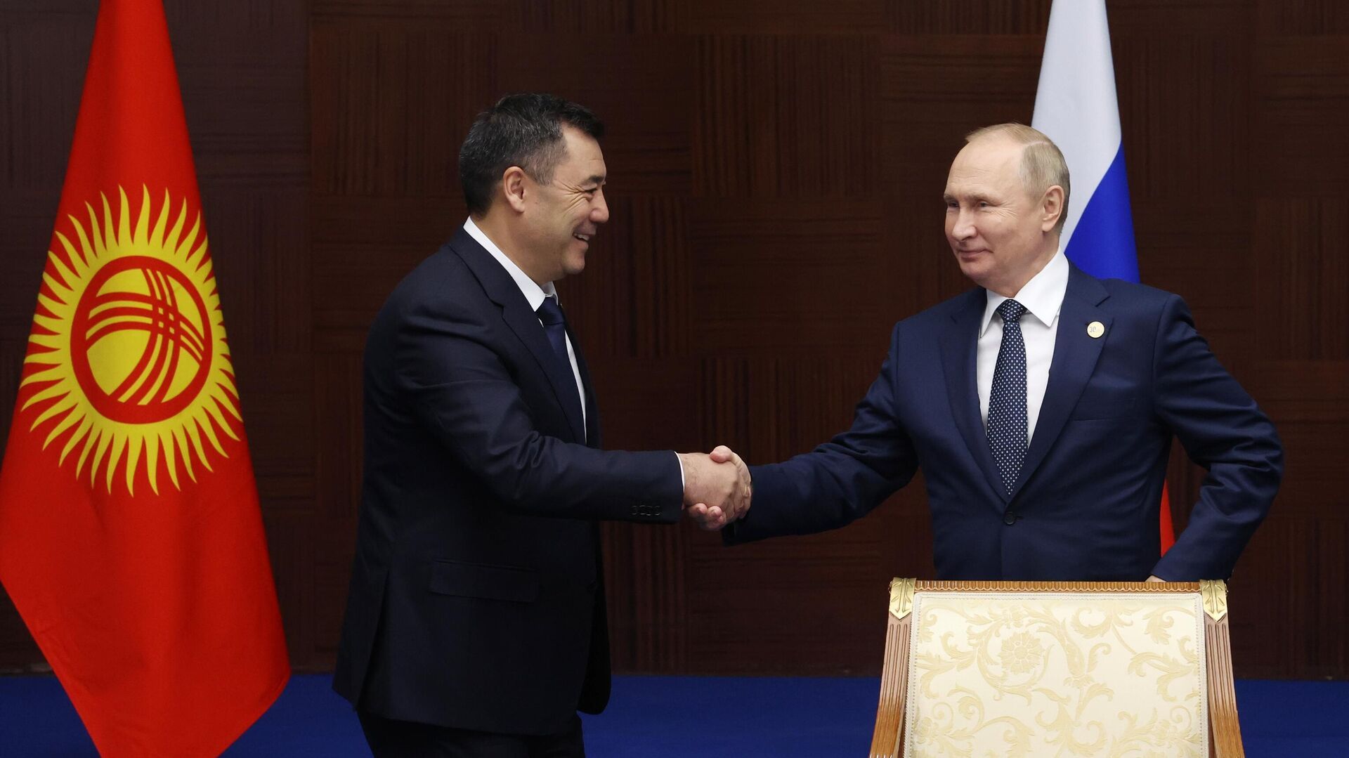 Владімір Путін і Садир Жапаров Владімір Путін і Садир Жапаров