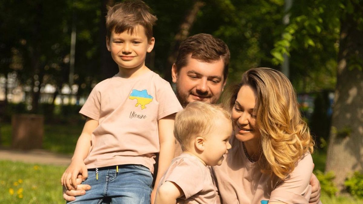 Анна Саливанчук с мужем и детьми