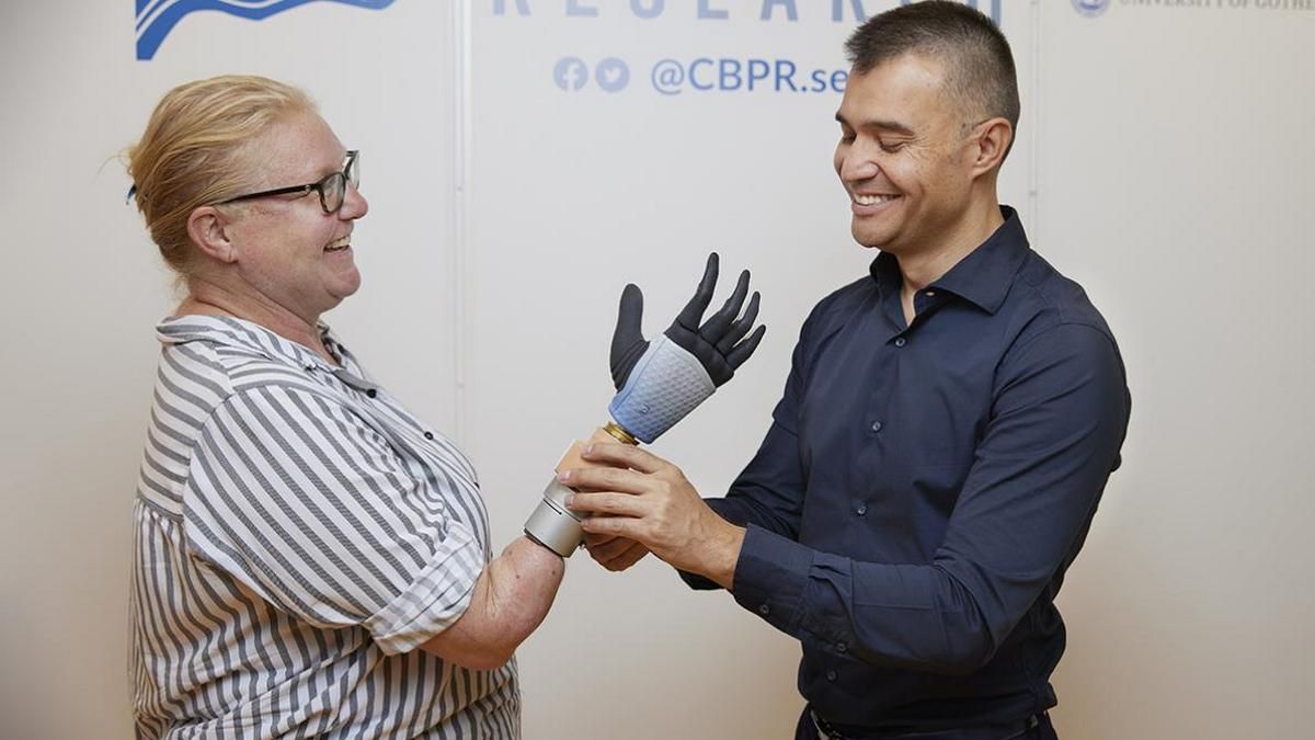 Вчені з'єднали протез руки прямо з нервами й кістками Вчені з'єднали протез руки прямо з нервами й кістками