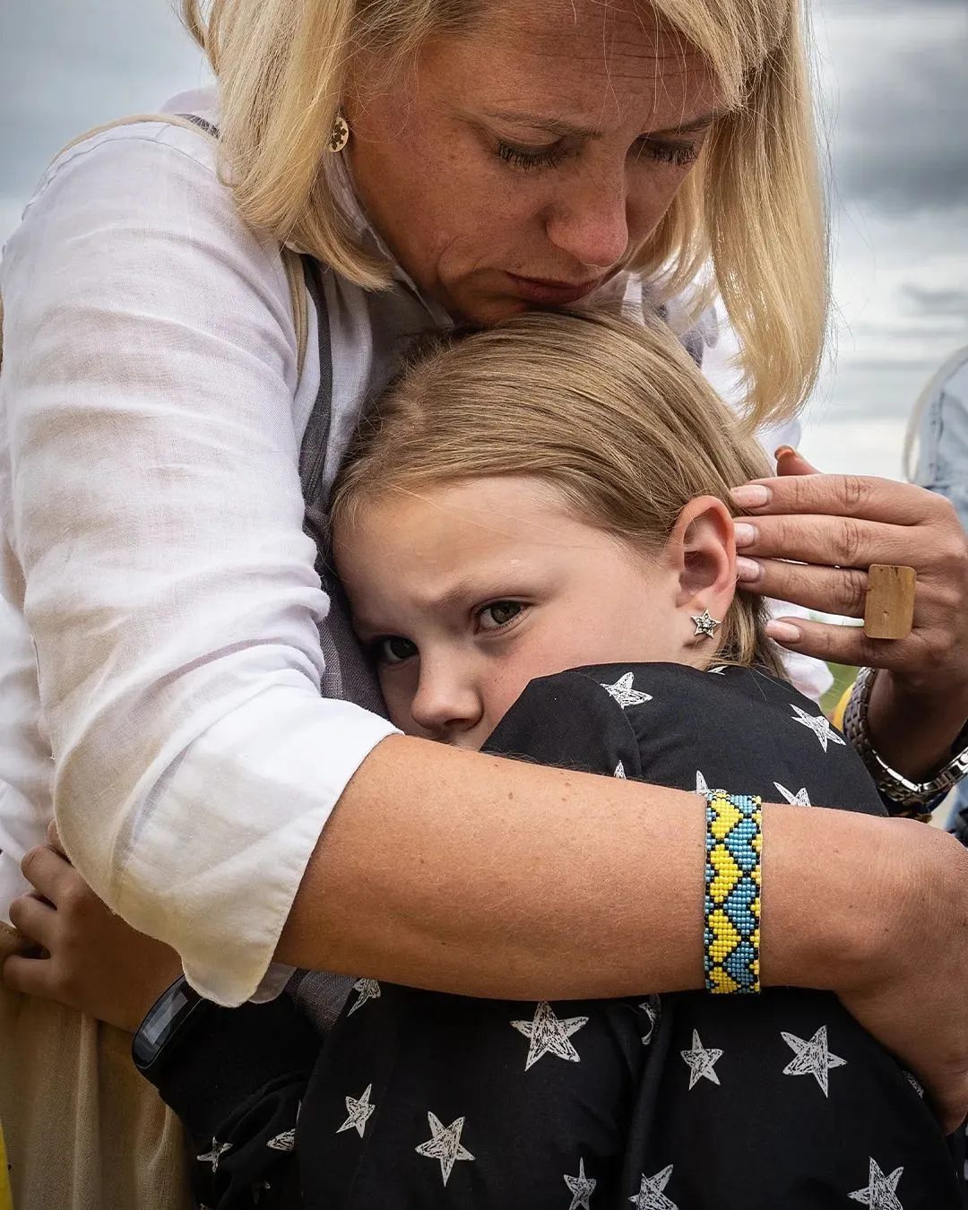 Каміла в обіймах психологині Наталії Каміла в обіймах психологині Наталії