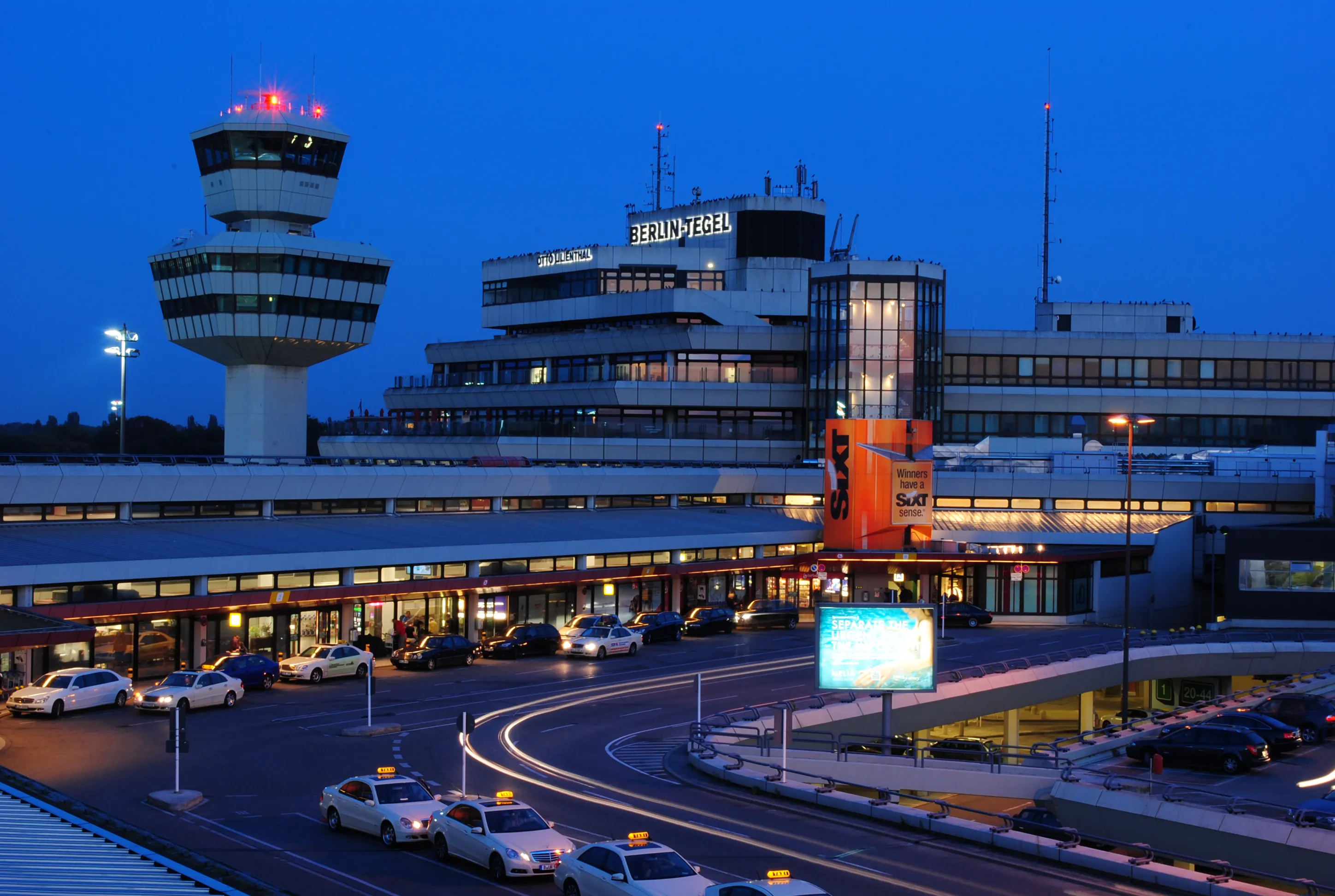 Крупнейший пункт первоначального приема беженцев – бывший аэропорт Tegel