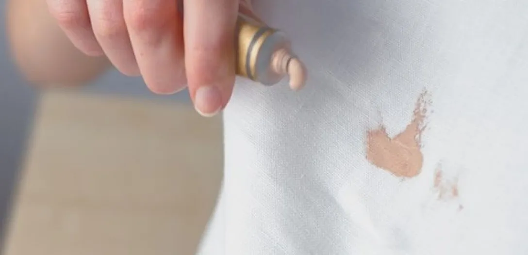 Пятно от тональника Пятно от тональника