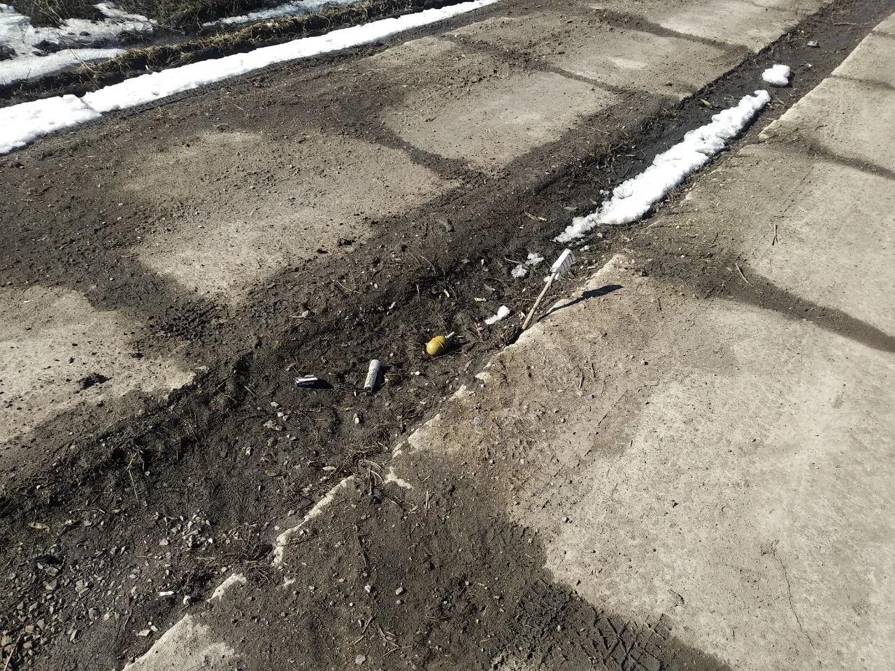 граната посреди дороги граната посреди дороги