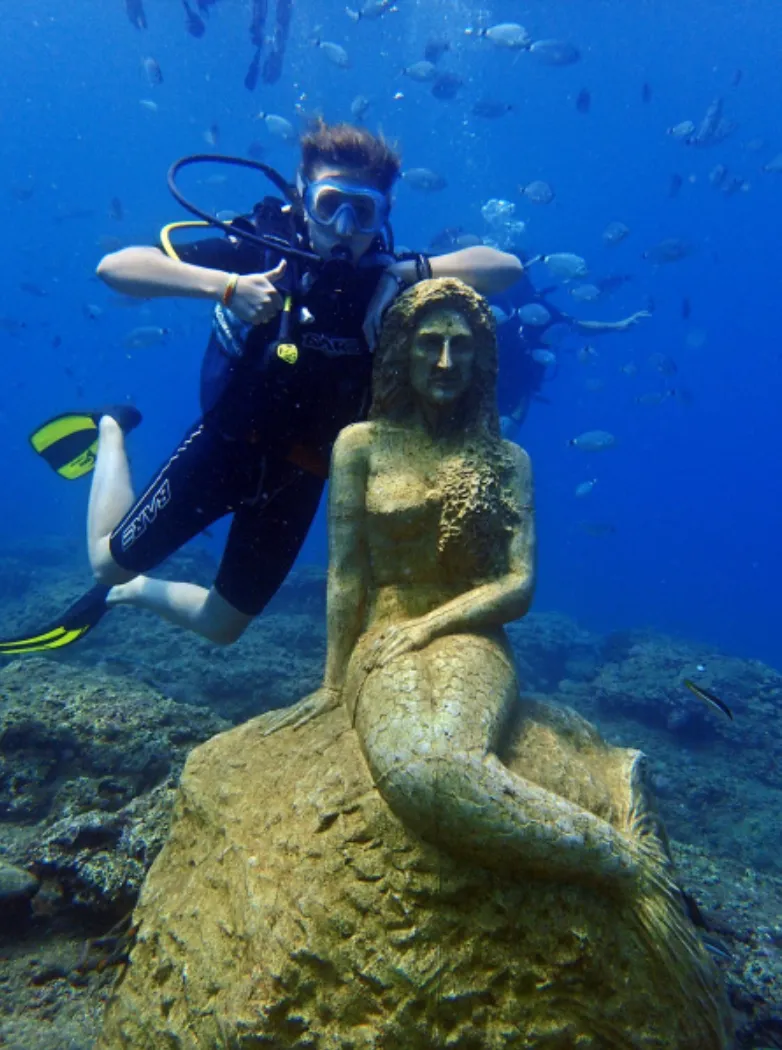 Експонати у підводному музеї Сіде Експонати у підводному музеї Сіде