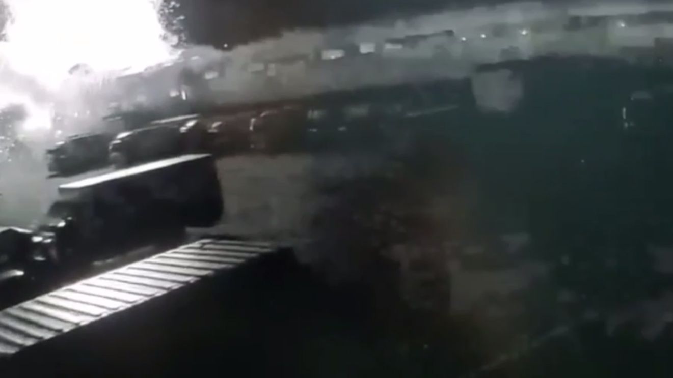 Обстріл Нової пошти Харків відео - у мережі показали відео удару по Новій пошті - 24 Канал