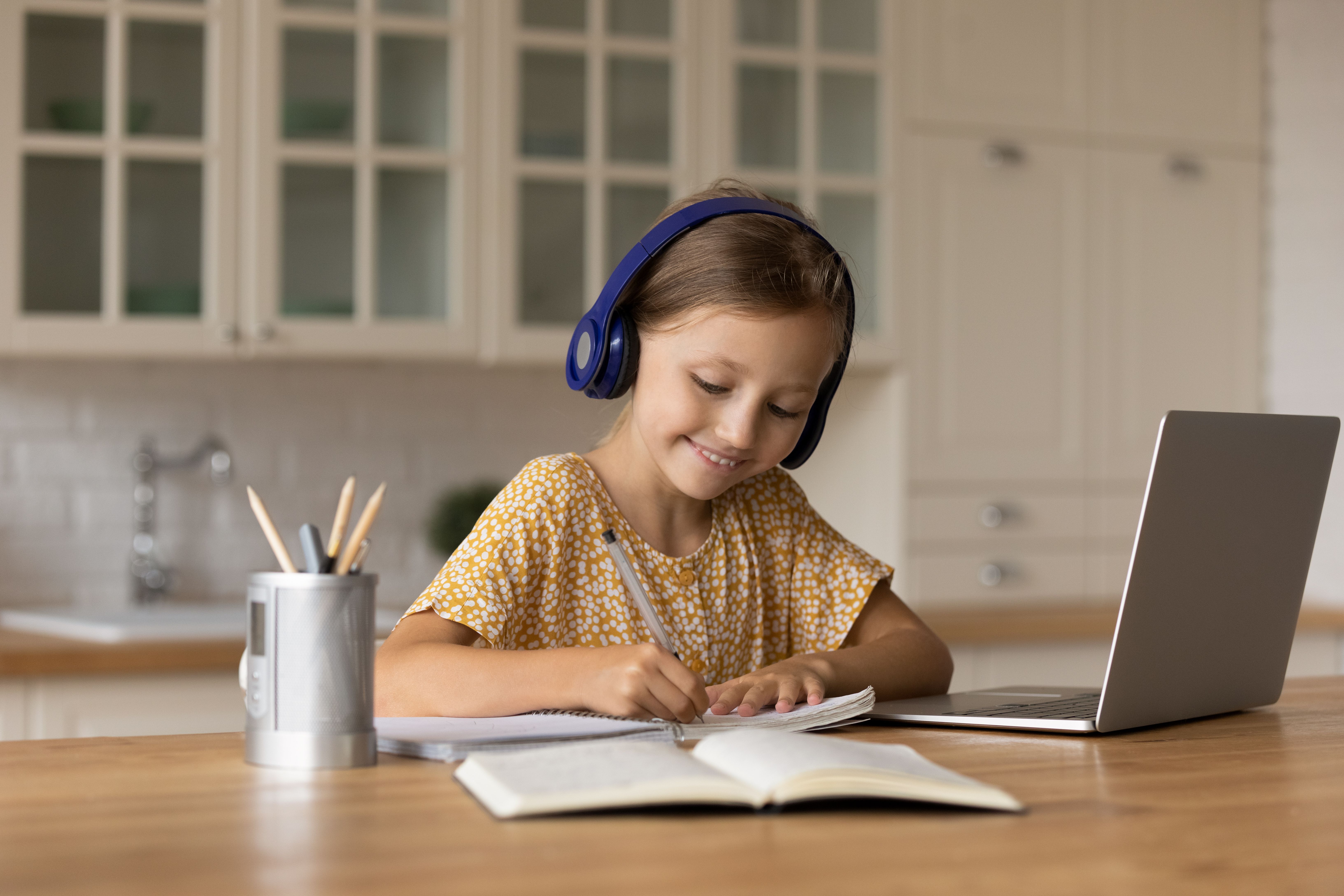 Якісні та ґрунтовні знання безкоштовно - пропозиція Оптіми для школярів Якісні та ґрунтовні знання безкоштовно - пропозиція Оптіми для школярів