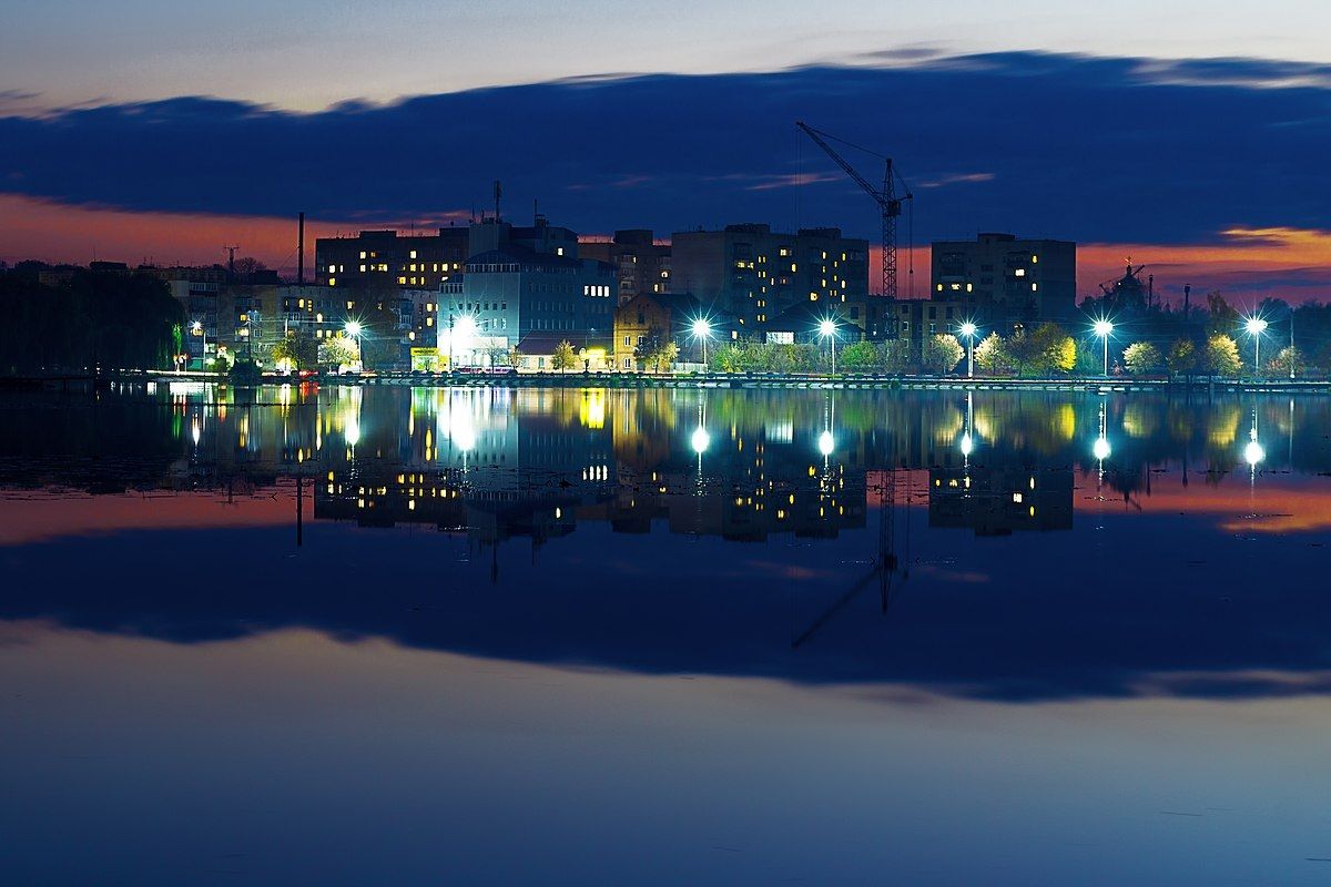 Окупанти вночі "Шахедами" атакували Славуту на Хмельниччині: є пошкодження та поранені - 24 Канал Окупанти вночі "Шахедами" атакували Славуту на Хмельниччині: є пошкодження та поранені - 24 Канал