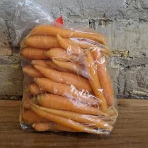 Морковь в полиэтилене