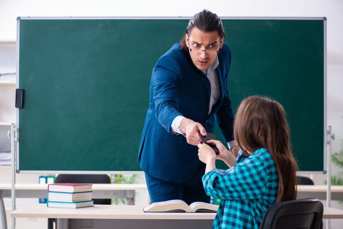 Не сметь - як українською замінити цю російську фразу Не сметь - як українською замінити цю російську фразу