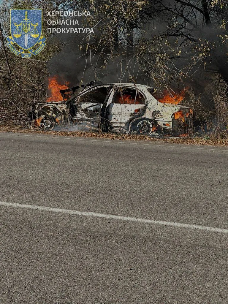 В Херсоне под обстрел попал автомобиль