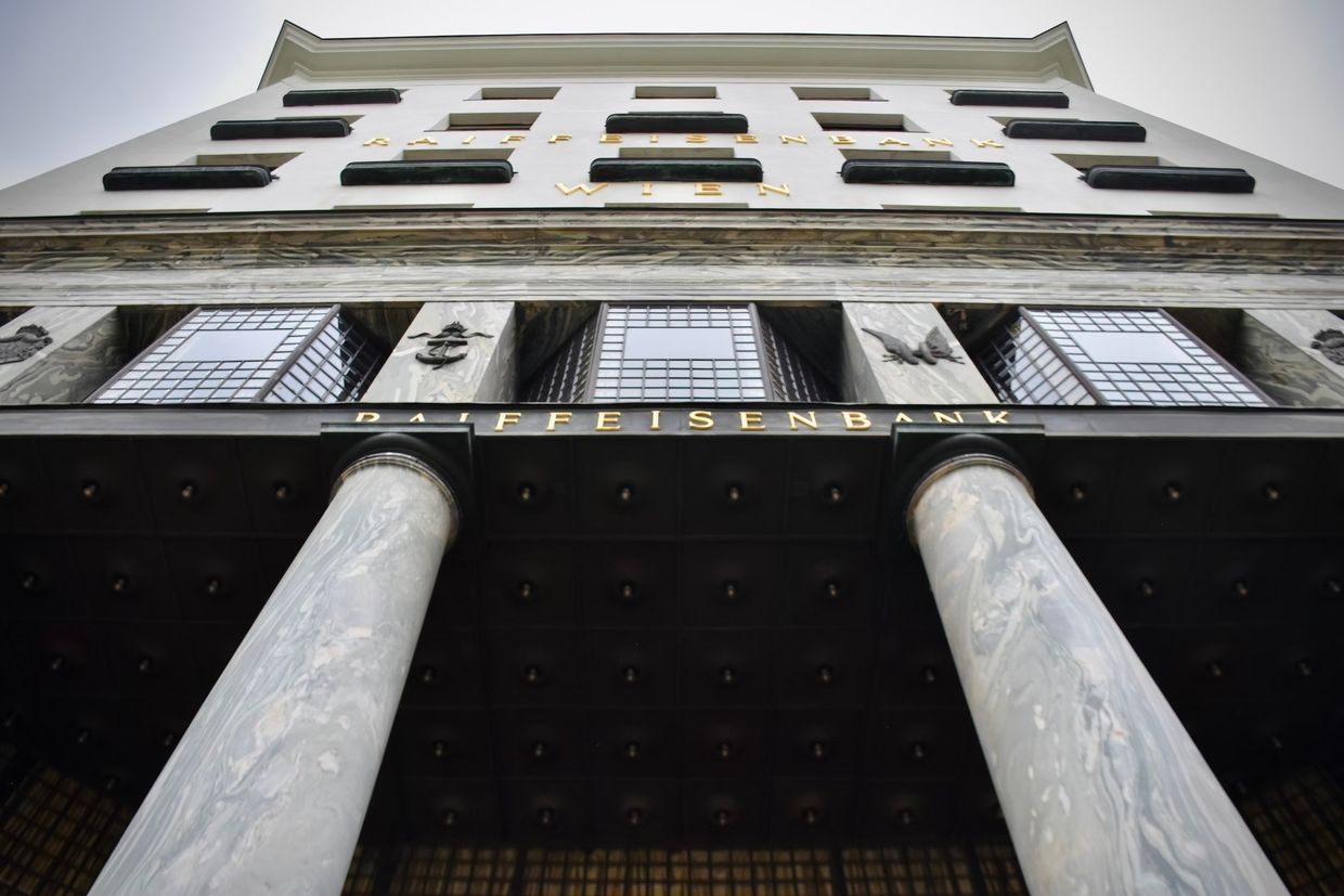 Raiffeisen знову відкладає вихід з Росії Raiffeisen знову відкладає вихід з Росії