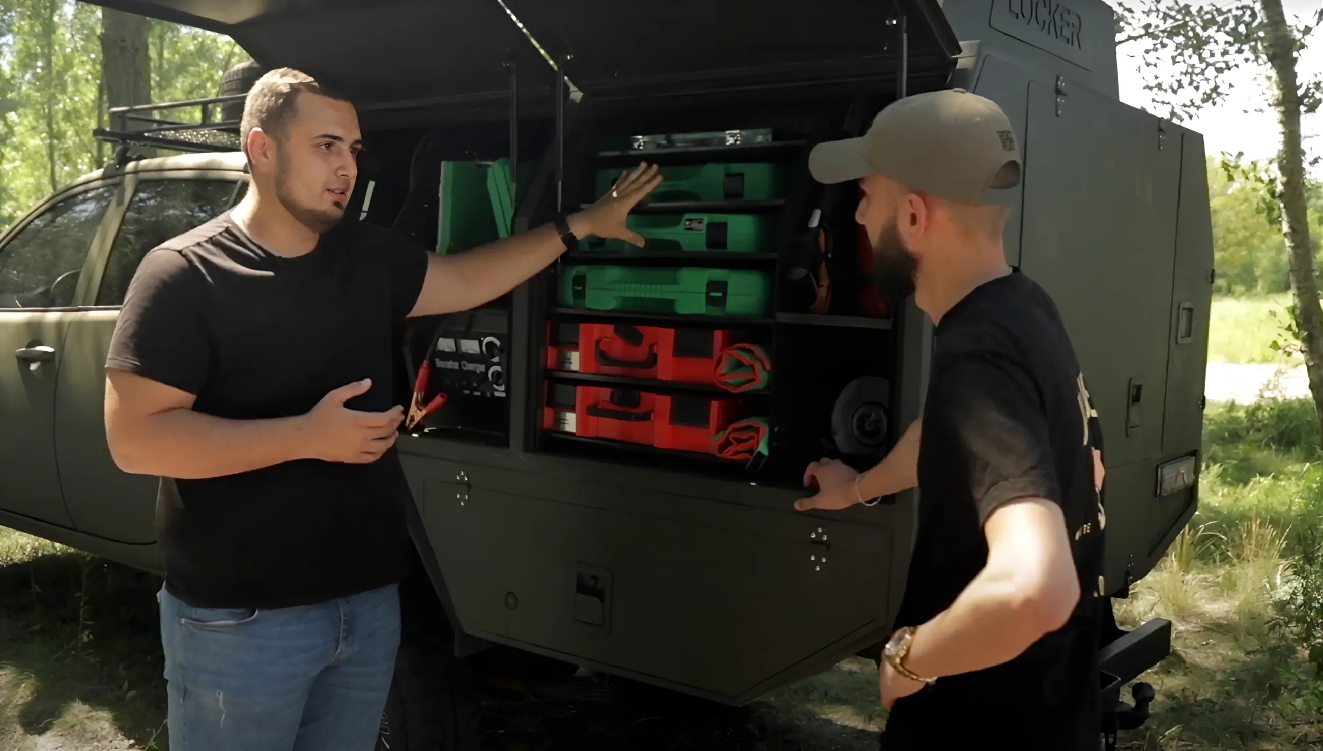 Мобільна автомайстерня здатна полагодити техніку в польових умовах / Скриншот з відеоМобільна автомайстерня здатна полагодити техніку в польових умовах Мобільна автомайстерня здатна полагодити техніку в польових умовах / Скриншот з відеоМобільна автомайстерня здатна полагодити техніку в польових умовах