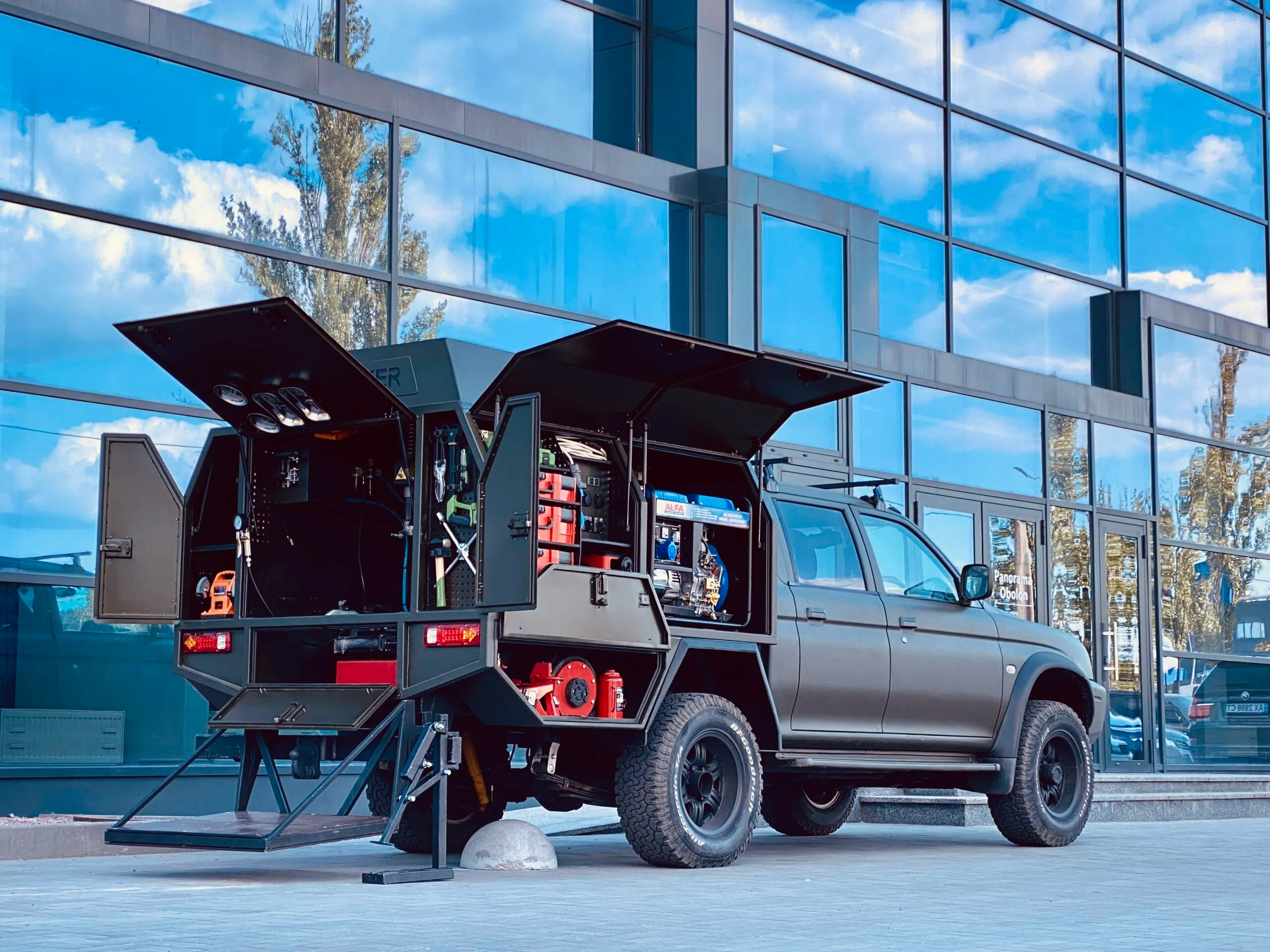Майстерні LOCKER розробляють на основі пікапів Майстерні LOCKER розробляють на основі пікапів
