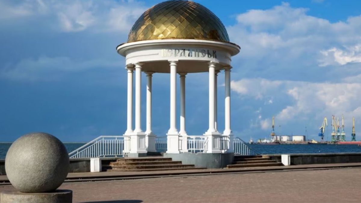 В Бердянске раздался мощный взрыв - 24 Канал В Бердянске раздался мощный взрыв - 24 Канал