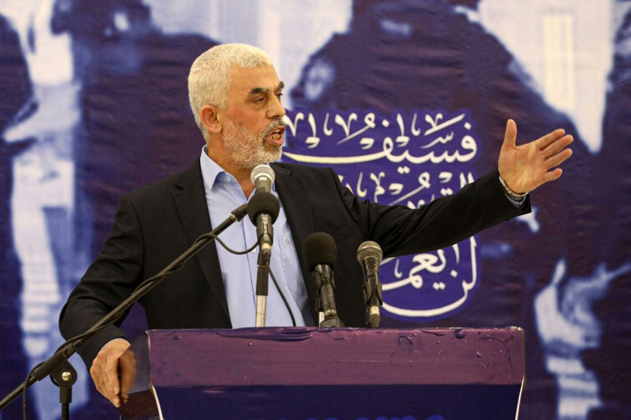 Лидер ХАМАС Яхья Синвар окружен в бункере Лидер ХАМАС Яхья Синвар окружен в бункере