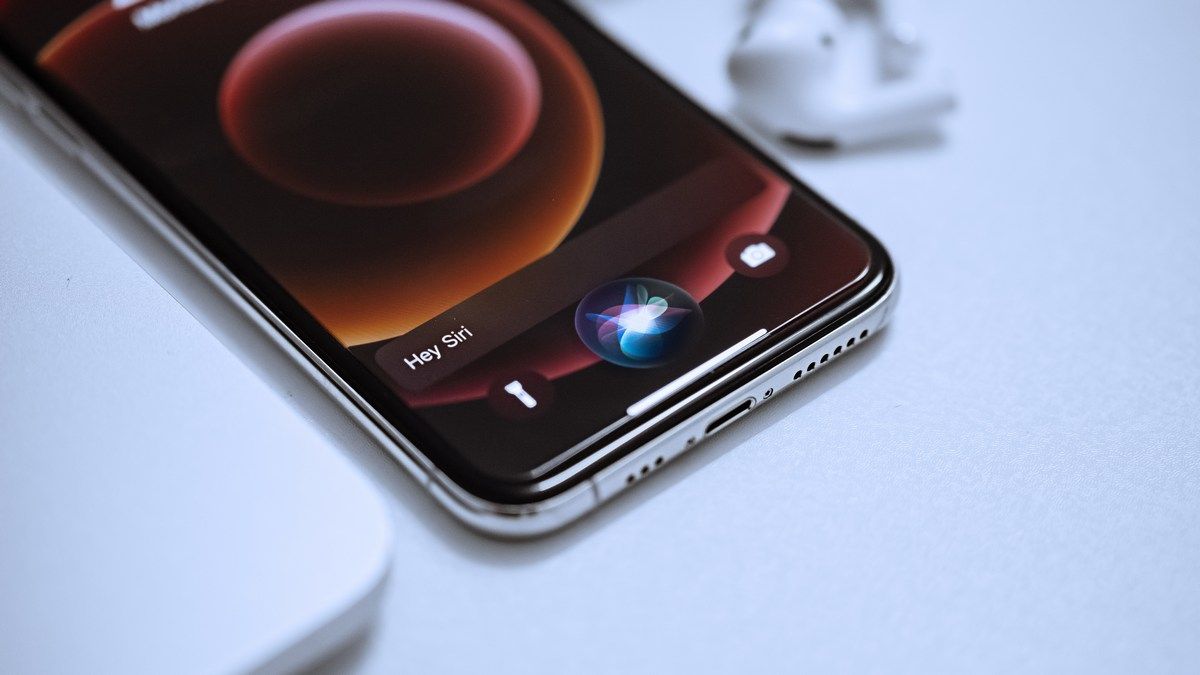 Тим Кук получил гневный звонок от суперзвезды из-за неправильной работы Siri Тим Кук получил гневный звонок от суперзвезды из-за неправильной работы Siri