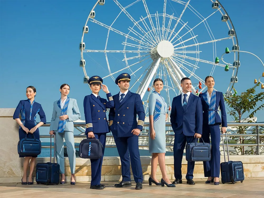 Пілоти та бортпровідники AZAL у новій формі Пілоти та бортпровідники AZAL у новій формі