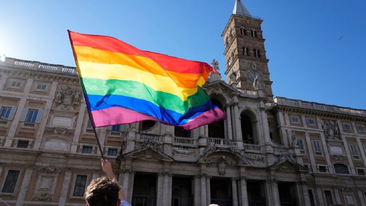 Трансгендерні люди можуть брати участь в церковних таїнствах