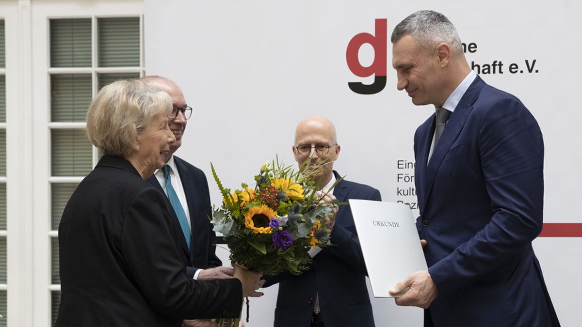 Мэр Киева Виталий Кличко получил в Берлине премию Deutschen Gesellschaft e. V.