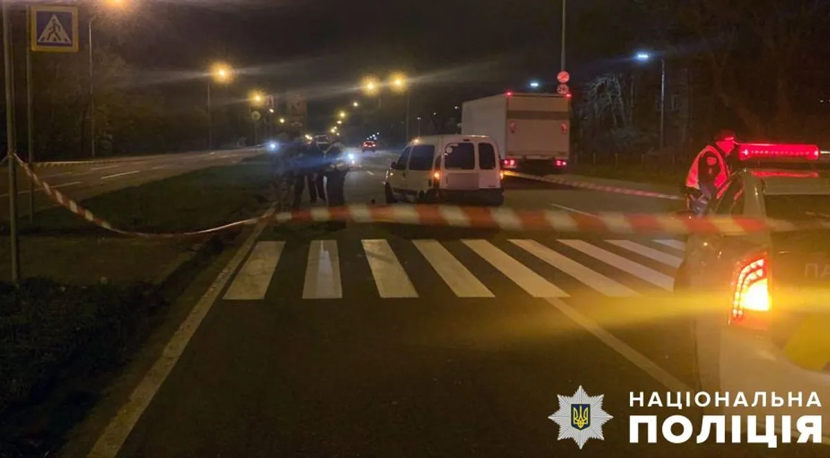 В Киеве водитель сбил военную на переходе на блокпосту