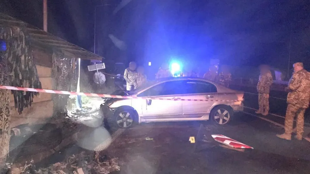 В Киеве юрист насмерть сбил добровольца на блокпосту В Киеве юрист насмерть сбил добровольца на блокпосту