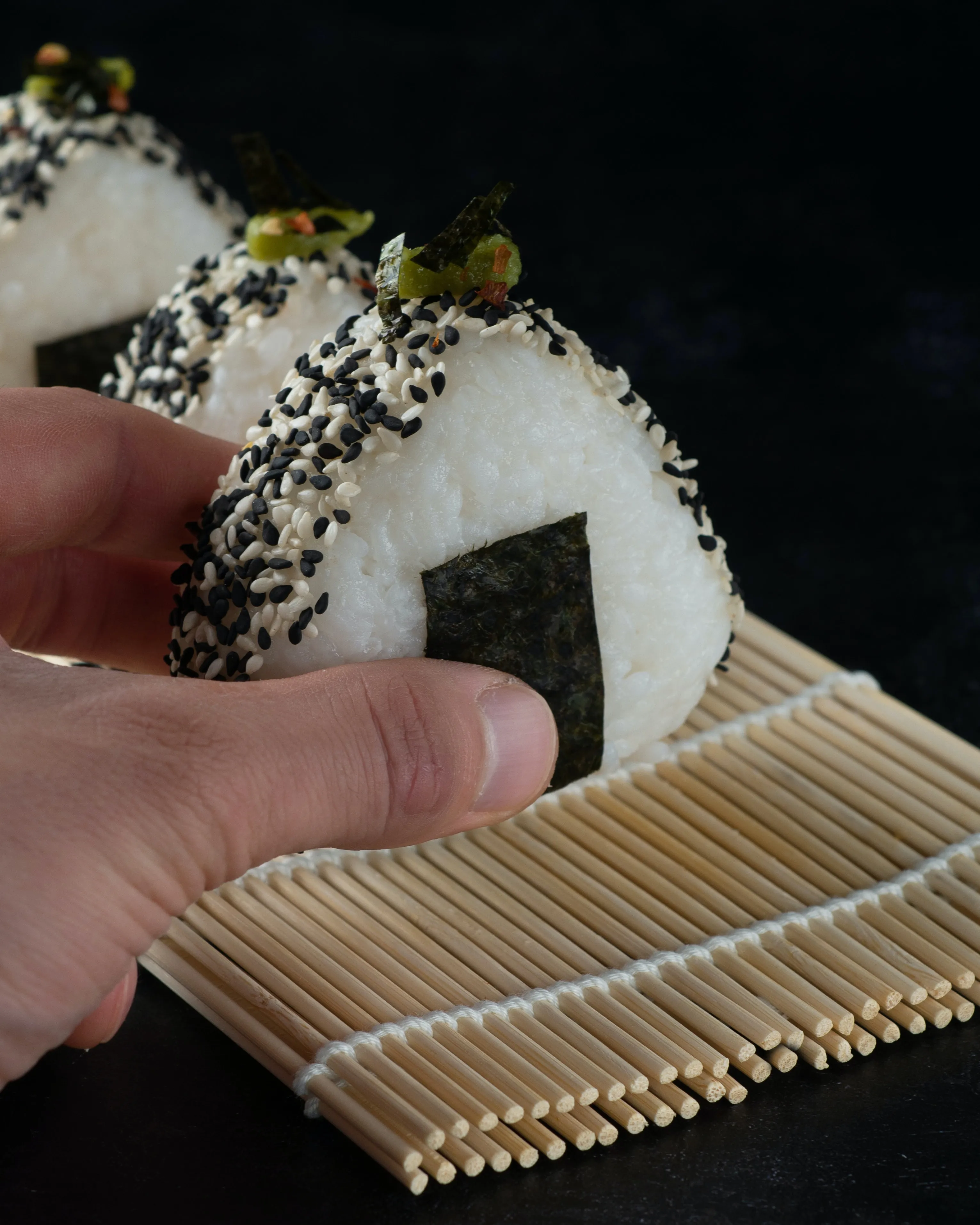 Как суши, только лучше: приготовьте японские онигири с тунцем – справится даже ребенок