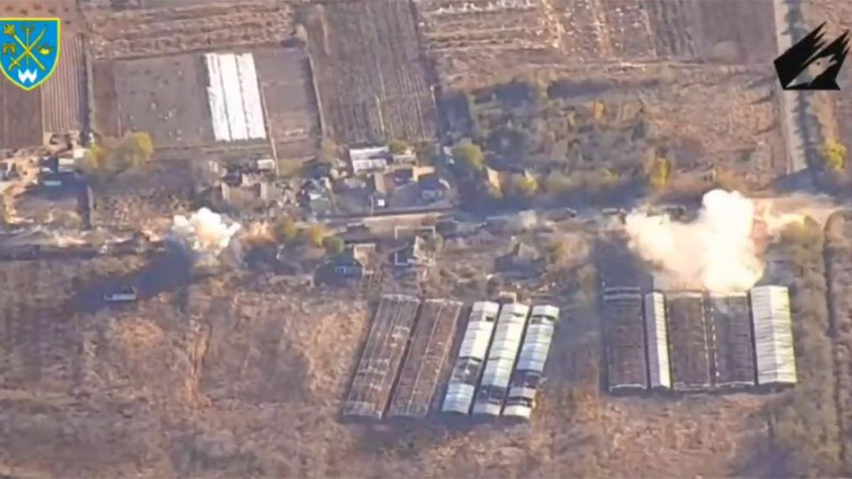 Силы обороны поразили колонну россиян на левом берегу Херсонщины Силы обороны поразили колонну россиян на левом берегу Херсонщины