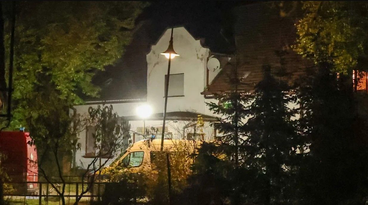  У Німеччині чоловік закрився з дитиною в будинку та влаштував стрілянину