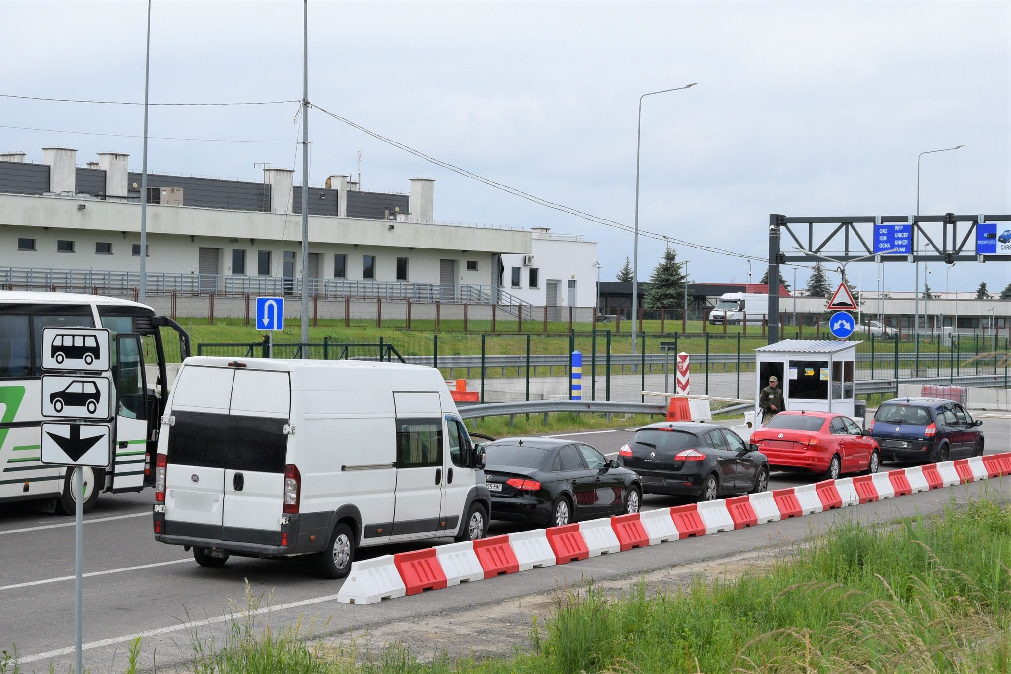 Поляки продолжают блокировать границу Поляки продолжают блокировать границу