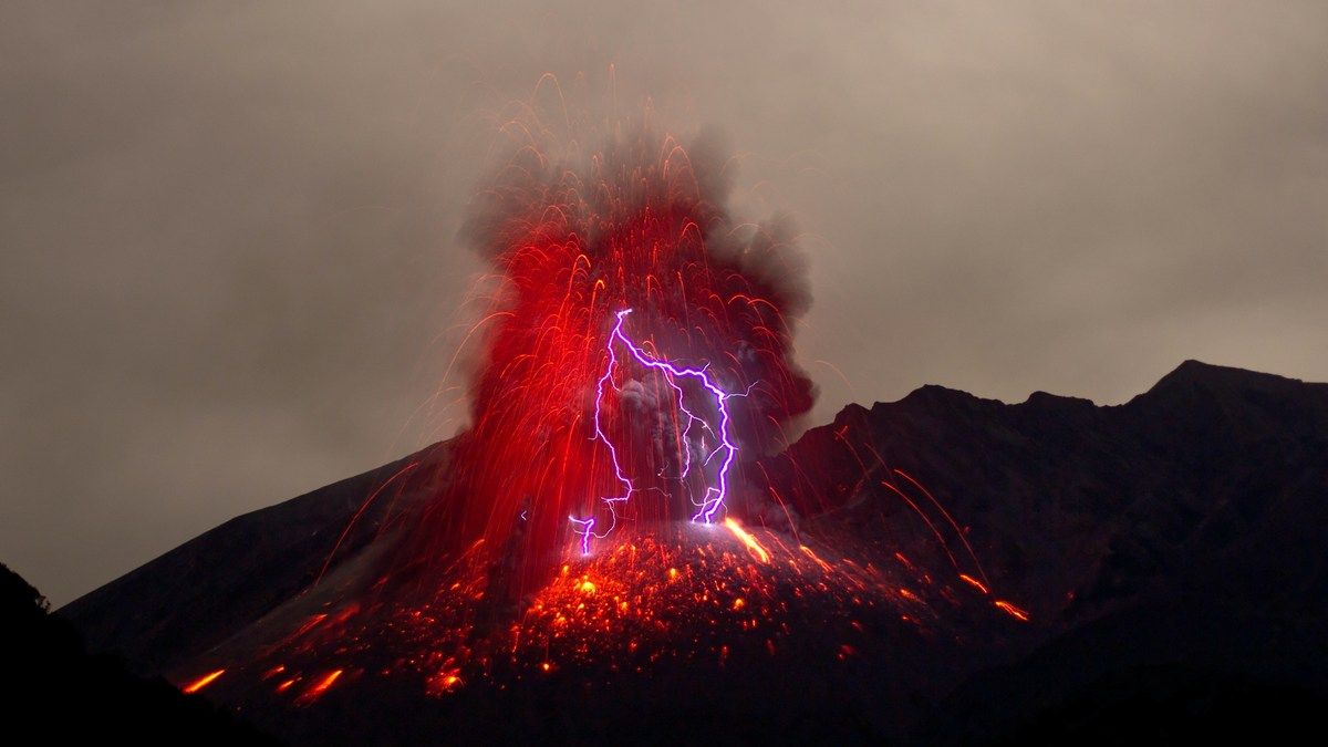 Небезпечні супервулкани вибухають у Європі з моторошною періодичністю Небезпечні супервулкани вибухають у Європі з моторошною періодичністю