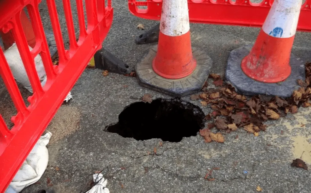 Дірка на дорозі Дірка на дорозі