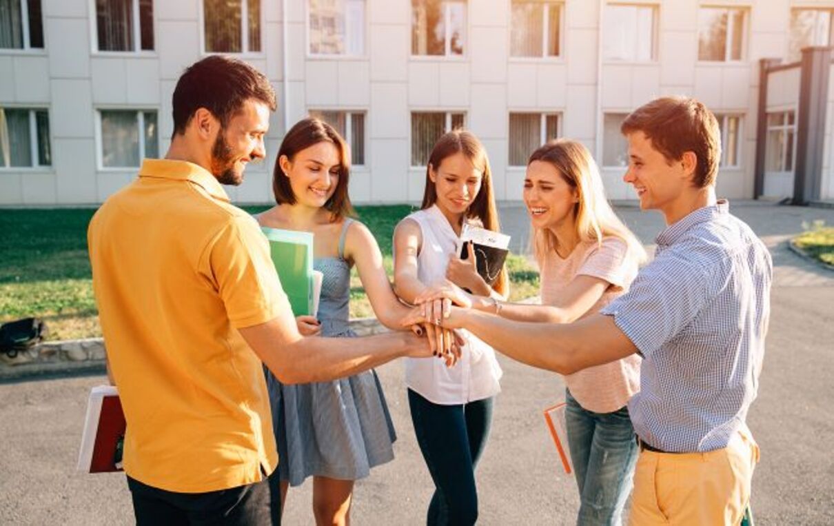 День студента 2023 в Украине - как правильно говорить по-украински о празднике и традициях День студента 2023 в Украине - как правильно говорить по-украински о празднике и традициях