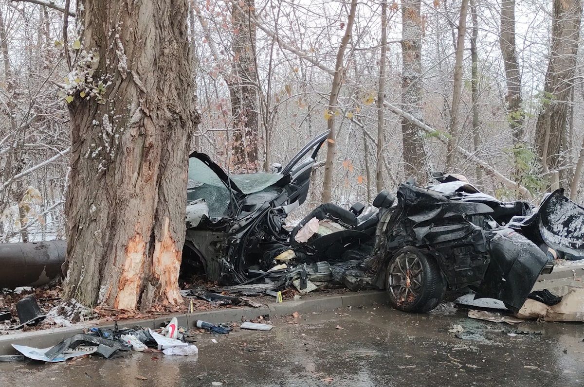 У Чернівцях трапилася ДТП: 3 людини загинули У Чернівцях трапилася ДТП: 3 людини загинули