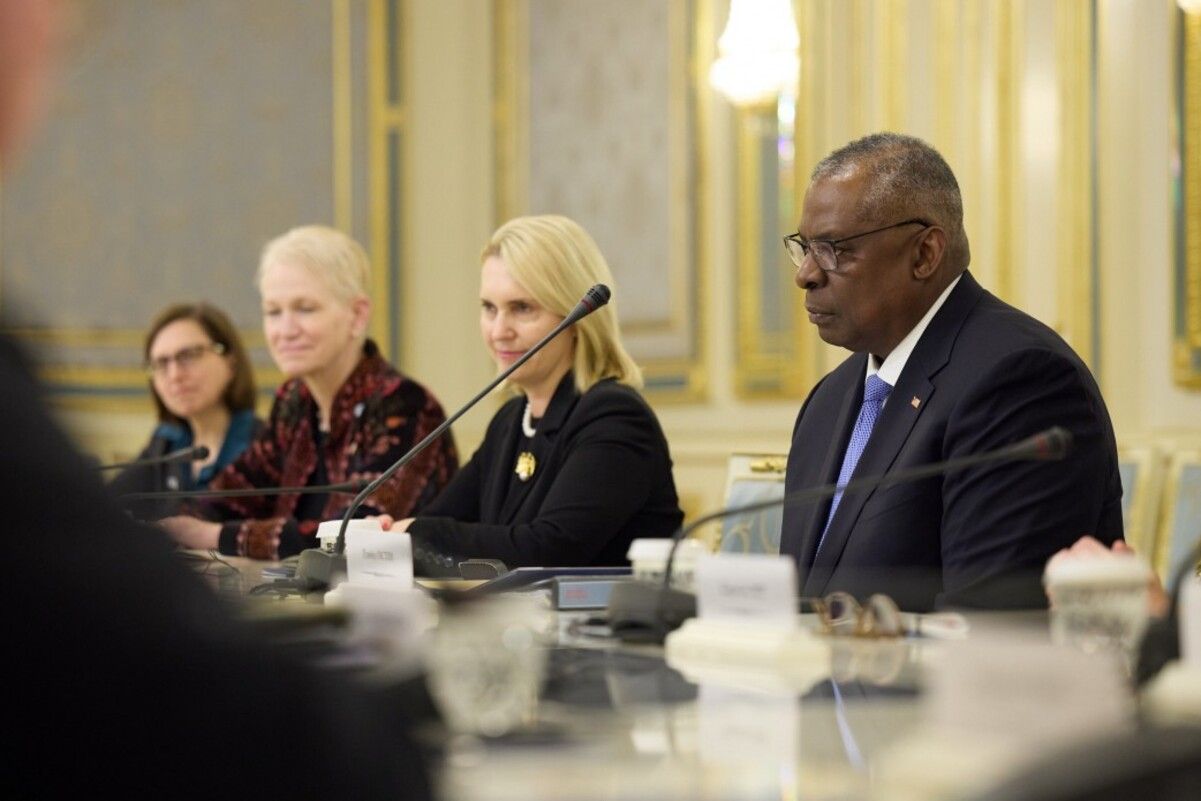 До Києва прибув голова Пентагону До Києва прибув голова Пентагону