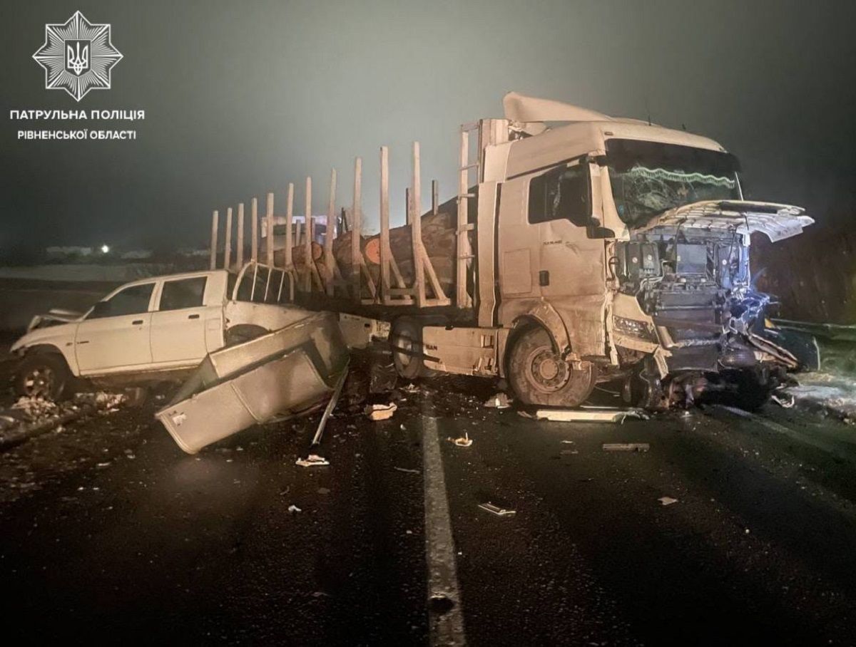 Трасса Киев – Чоп полностью перекрыта Трасса Киев – Чоп полностью перекрыта