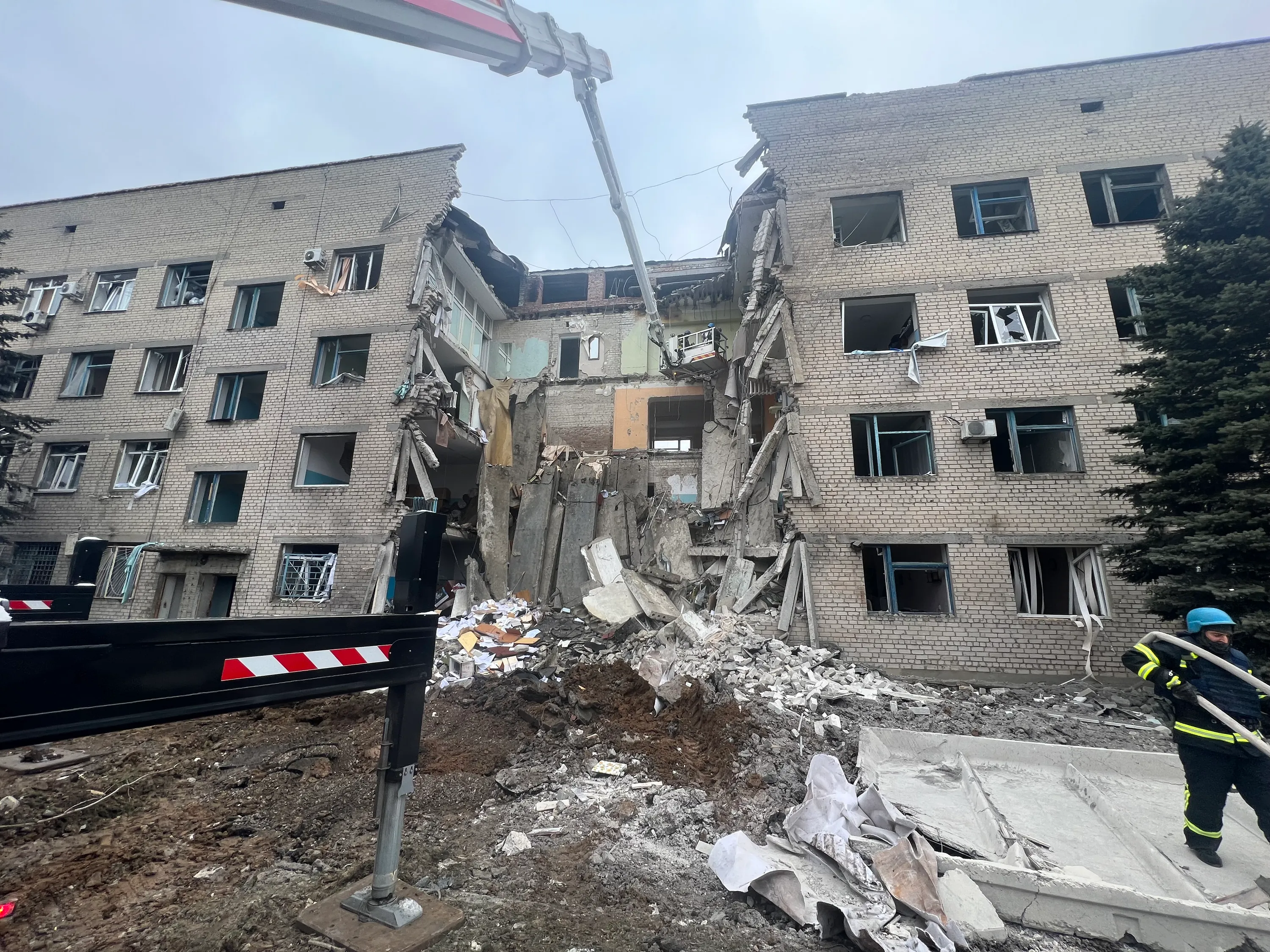 Росіяни вдарили по Селидівській лікарні Росіяни вдарили по Селидівській лікарні