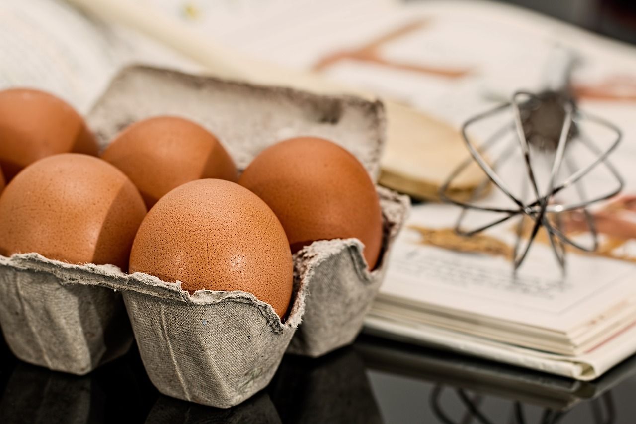 Як можуть подорожчати яйця - ціна за десяток - якої вартості чекати перед святами - Економіка