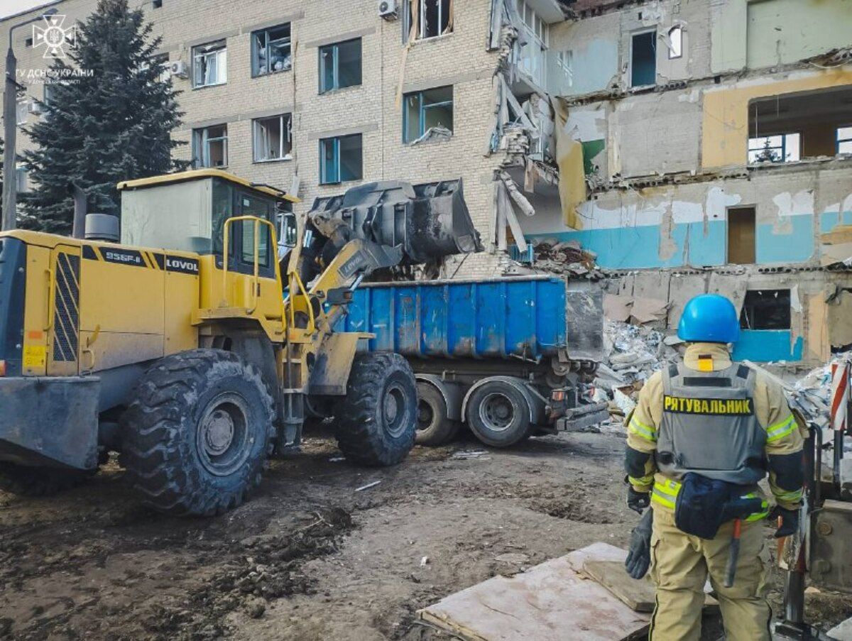 Удар по больнице в Селидово Донецкой области 20 ноября 2023 года - количество жертв увеличилось - 24 Канал