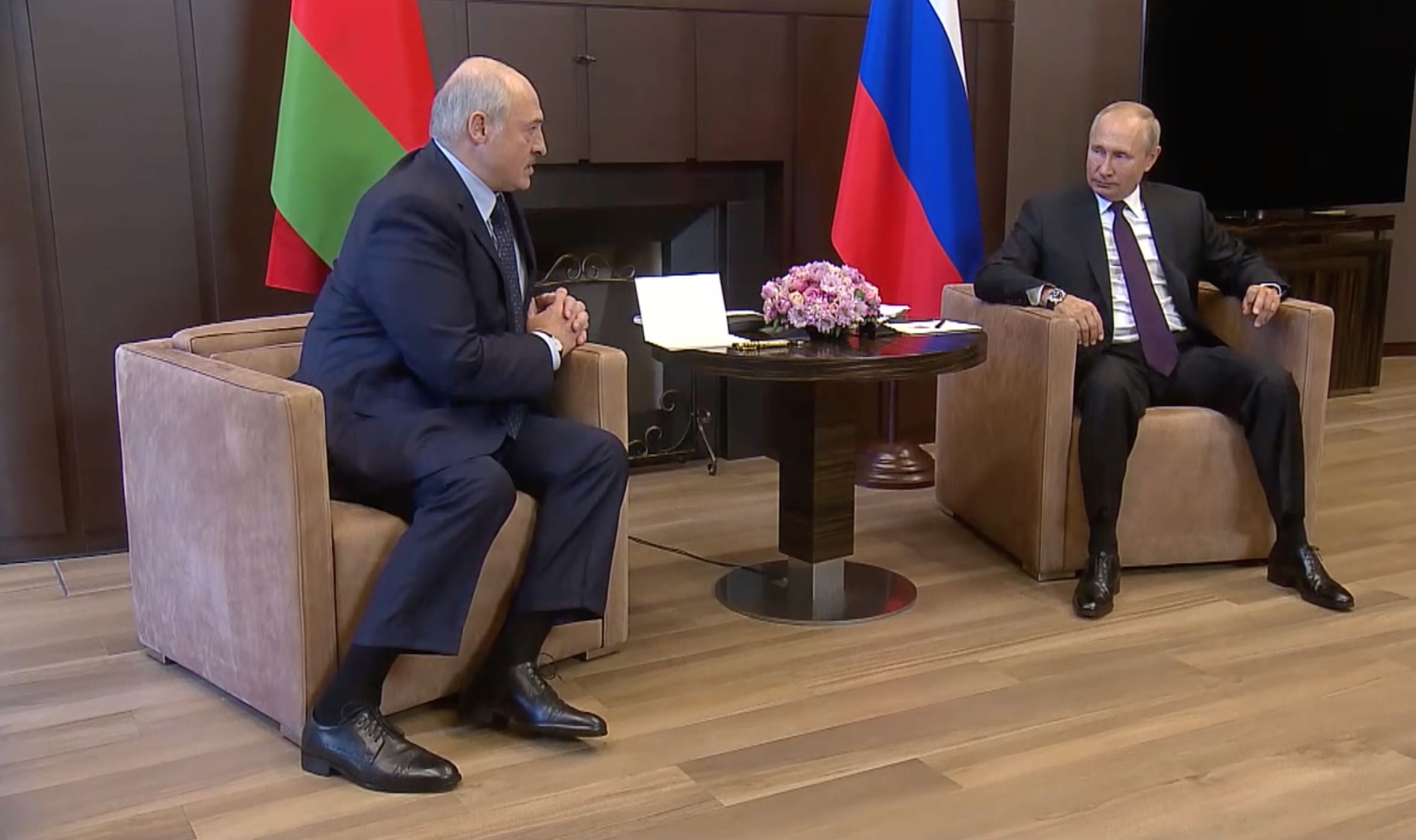 Путін і Лукашенко мали рекордно коротку розмову на засіданні ОДКБ