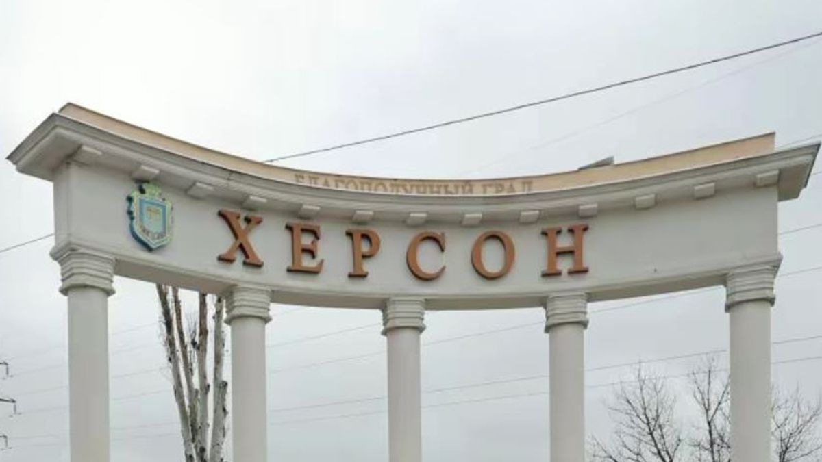 Росіяни обстріляли Херсон, загинули троє людей, поранені діти Росіяни обстріляли Херсон, загинули троє людей, поранені діти