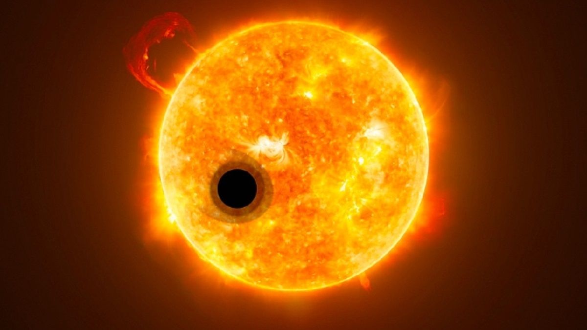 WASP-07b на тлі рідної зорі WASP-07b на тлі рідної зорі