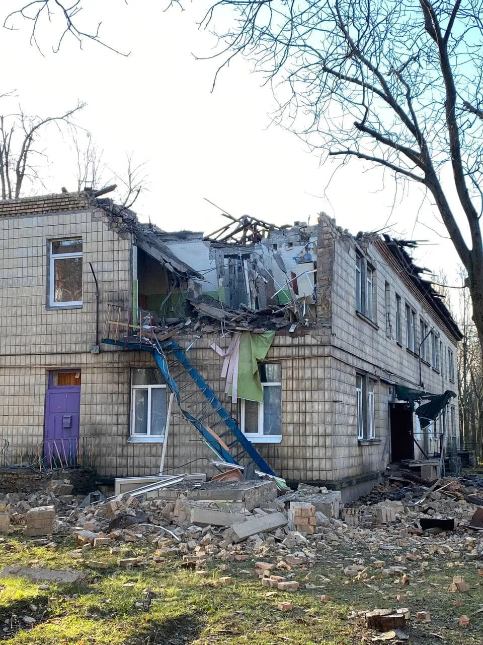 Нардеп Грищук показал садик в Соломенском районе Киева после атаки дронами 25 ноября